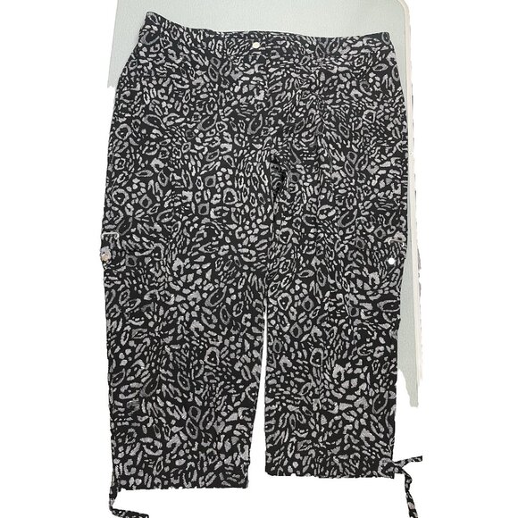 Chicos Zenergy Size 3 Black Patterned Polyester/Spandex Capri Pants - Picture 1 of 16